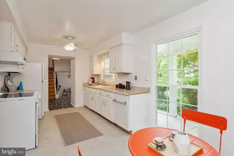 2417 Countryside Dr, Silver Spring, MD 20905 photo 9