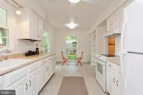 2417 Countryside Dr, Silver Spring, MD 20905 photo 6
