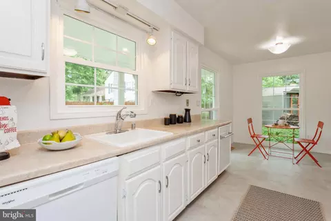 2417 Countryside Dr, Silver Spring, MD 20905 photo 10