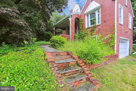 9518 Main St, Damascus, MD 20872