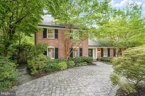 4809 Fort Sumner Dr, Bethesda, MD 20816