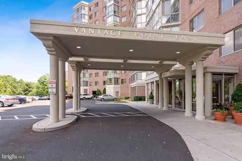 3200 N Leisure World Blvd #1015, Silver Spring, MD 20906