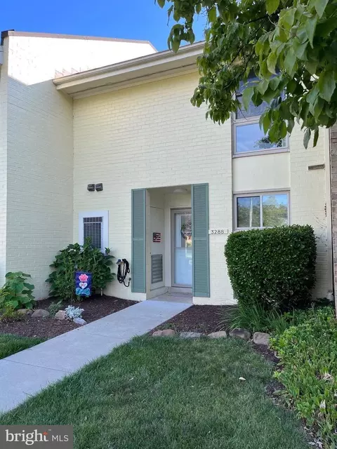 3288 Gleneagles Dr #66-C, Silver Spring, MD 20906