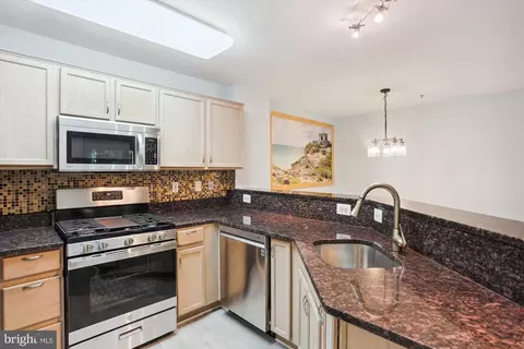 18809 Sparkling Water Dr #6/202, Germantown, MD 20874
