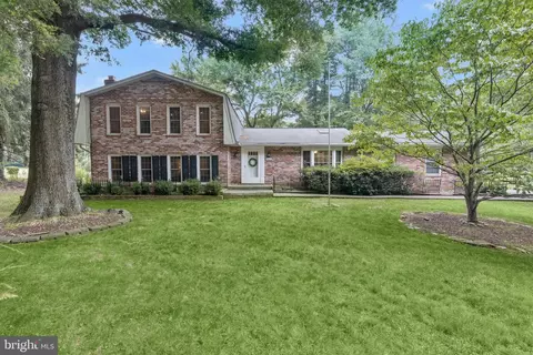 20621 Farcroft Ln, Gaithersburg, MD 20882