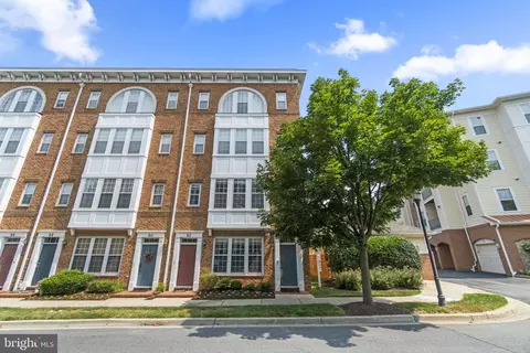 94 Chevy Chase St #94, Gaithersburg, MD 20878