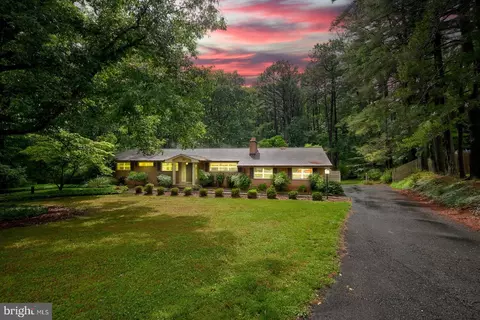 8300 Kingsgate Rd, Potomac, MD 20854