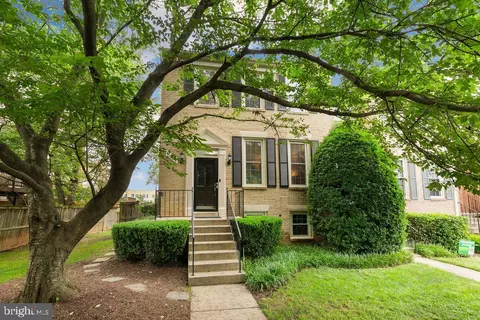 11137 Cedarwood Dr, Rockville, MD 20852
