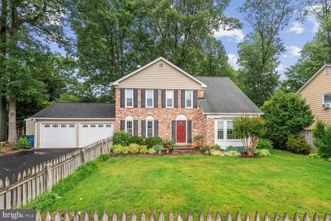 10629 Democracy Ln, Potomac, MD 20854
