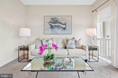 8045 Newell St #318, Silver Spring, MD 20910