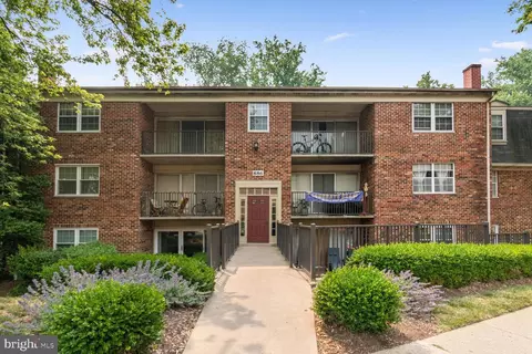 886 College Pkwy #T2, Rockville, MD 20850