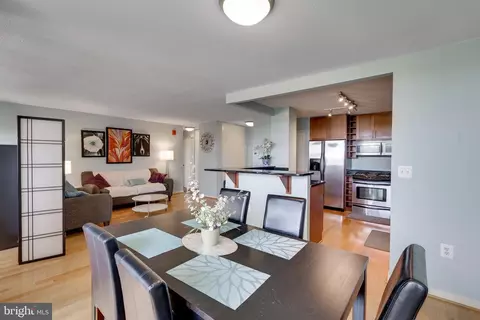 7333 New Hampshire Ave #815 S, Takoma Park, MD 20912