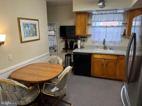 2010 Glenhaven Pl, Silver Spring, MD 20902 photo 4