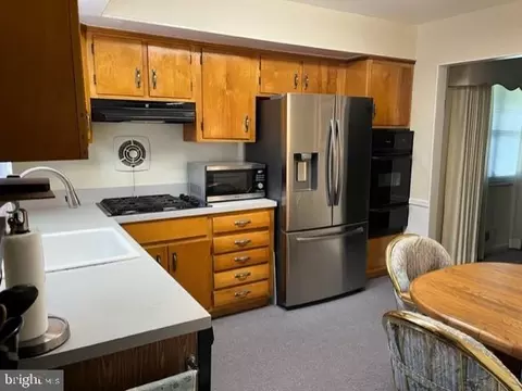 2010 Glenhaven Pl, Silver Spring, MD 20902 photo 5