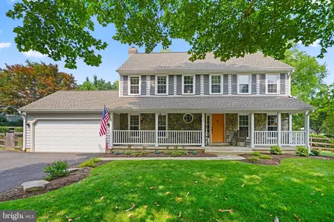 12556 Carrington Hill Dr, Gaithersburg, MD 20878