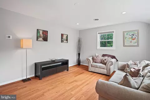 2611 Weisman Rd, Silver Spring, MD 20902 photo 9