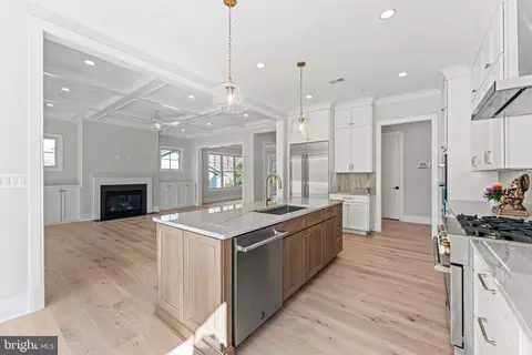 5516 Mckinley St, Bethesda, MD 20817