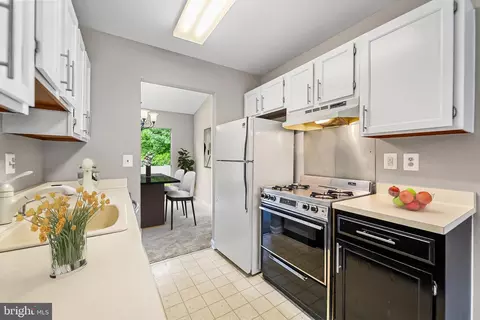 17405 Blossom View Dr, Olney, MD 20832