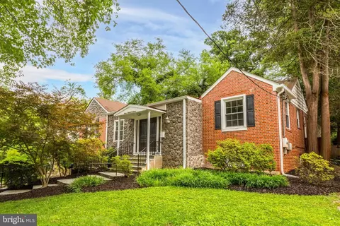 7016 W Greenvale Pkwy, Chevy Chase, MD 20815