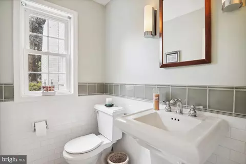 123 Normandy Dr, Silver Spring, MD 20901 photo 19