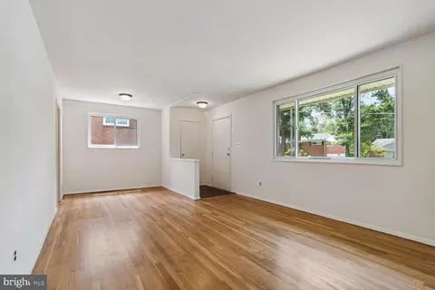 11415 Sherrie Ln, Silver Spring, MD 20902 photo 4