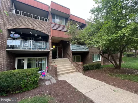 458 Girard St #103, Gaithersburg, MD 20877