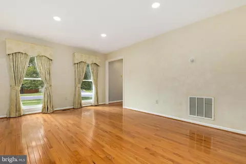 14505 Sandy Ridge Rd, Silver Spring, MD 20905 photo 5