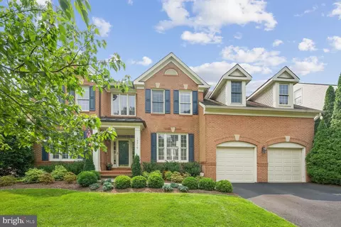 10919 Lamplighter Ln, Potomac, MD 20854