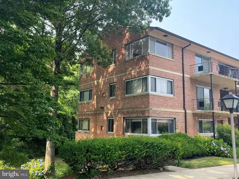 5011 Sentinel Dr #67, Bethesda, MD 20816