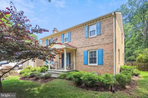 1976 Lancashire Dr, Potomac, MD 20854