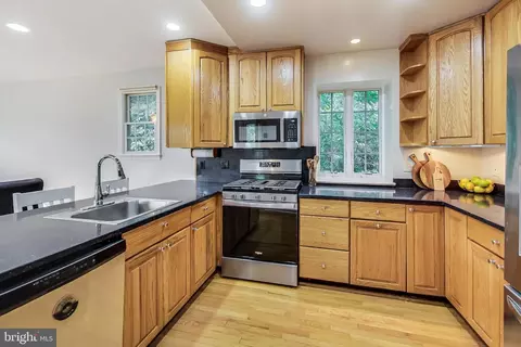9608 Sutherland Rd, Silver Spring, MD 20901 photo 11