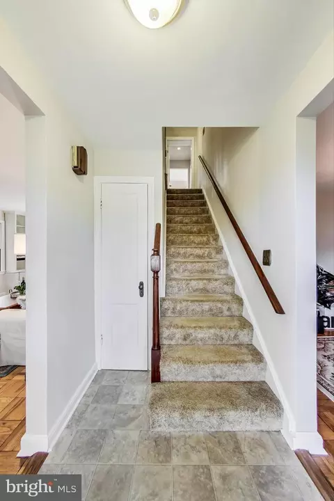 9608 Sutherland Rd, Silver Spring, MD 20901 photo 5