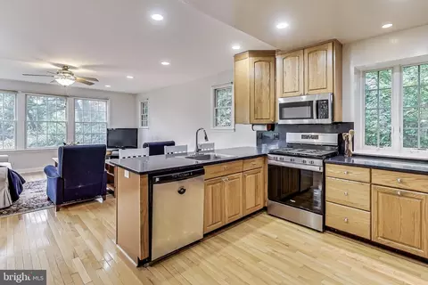 9608 Sutherland Rd, Silver Spring, MD 20901 photo 10
