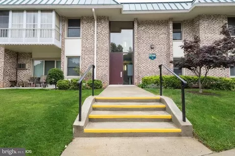 3398 Gleneagles Dr #73-1A, Silver Spring, MD 20906