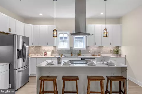 805 Colby Ave, Takoma Park, MD 20912