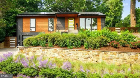 6503 Brookes Hill Ct, Bethesda, MD 20816