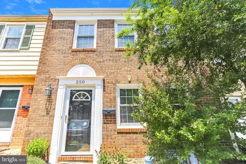 250 Gold Kettle Dr, Gaithersburg, MD 20878