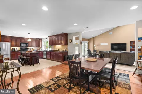 613 Quaint Acres Dr, Silver Spring, MD 20904 photo 16