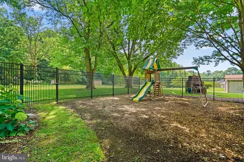 613 Quaint Acres Dr, Silver Spring, MD 20904 photo 5