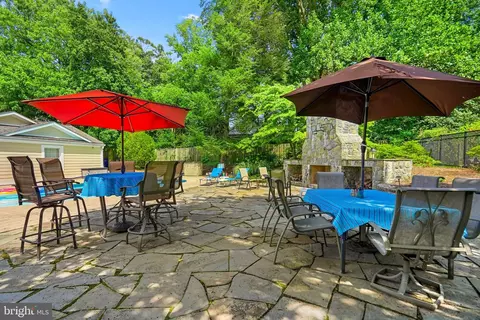 613 Quaint Acres Dr, Silver Spring, MD 20904 photo 3