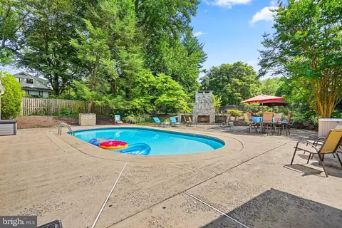 613 Quaint Acres Dr, Silver Spring, MD 20904 photo 4