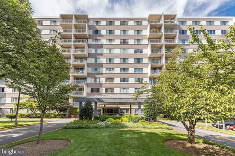 4977 Battery Ln #1-505, Bethesda, MD 20814