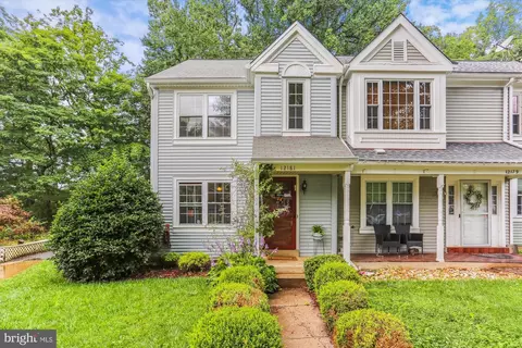 12181 Flag Harbor Dr, Germantown, MD 20874