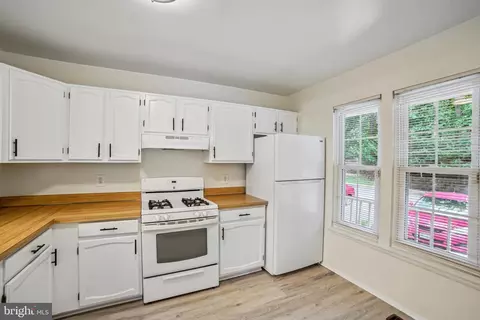 14224 Long Green Dr, Silver Spring, MD 20906 photo 2