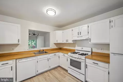 14224 Long Green Dr, Silver Spring, MD 20906 photo 3