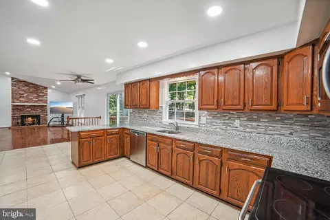 15519 Langside St, Silver Spring, MD 20905 photo 6
