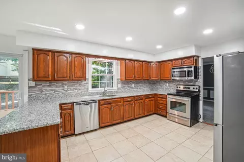 15519 Langside St, Silver Spring, MD 20905 photo 4