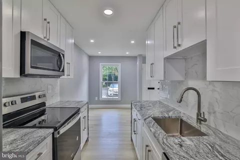 18 Cornerwood Ct, Gaithersburg, MD 20878