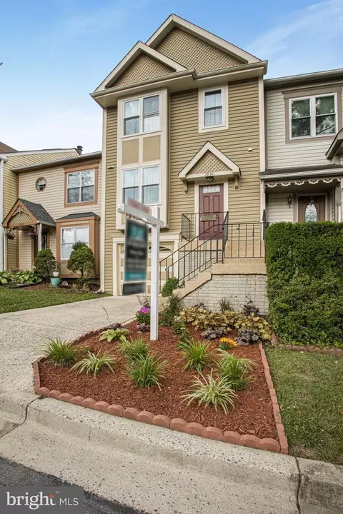 2830 Schoolhouse Cir, Silver Spring, MD 20902 photo 2