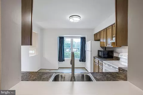 2830 Schoolhouse Cir, Silver Spring, MD 20902 photo 12